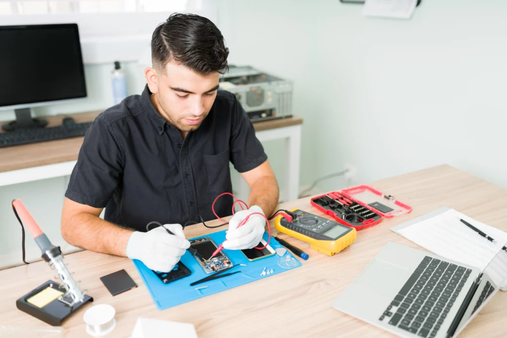 Student learning mobile repairing